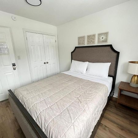 Letitia Heights !C Quiet And Modern Private Bedroom With Shared Bathroom Барри Экстерьер фото
